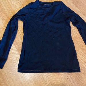 Black medium long sleeve shirt